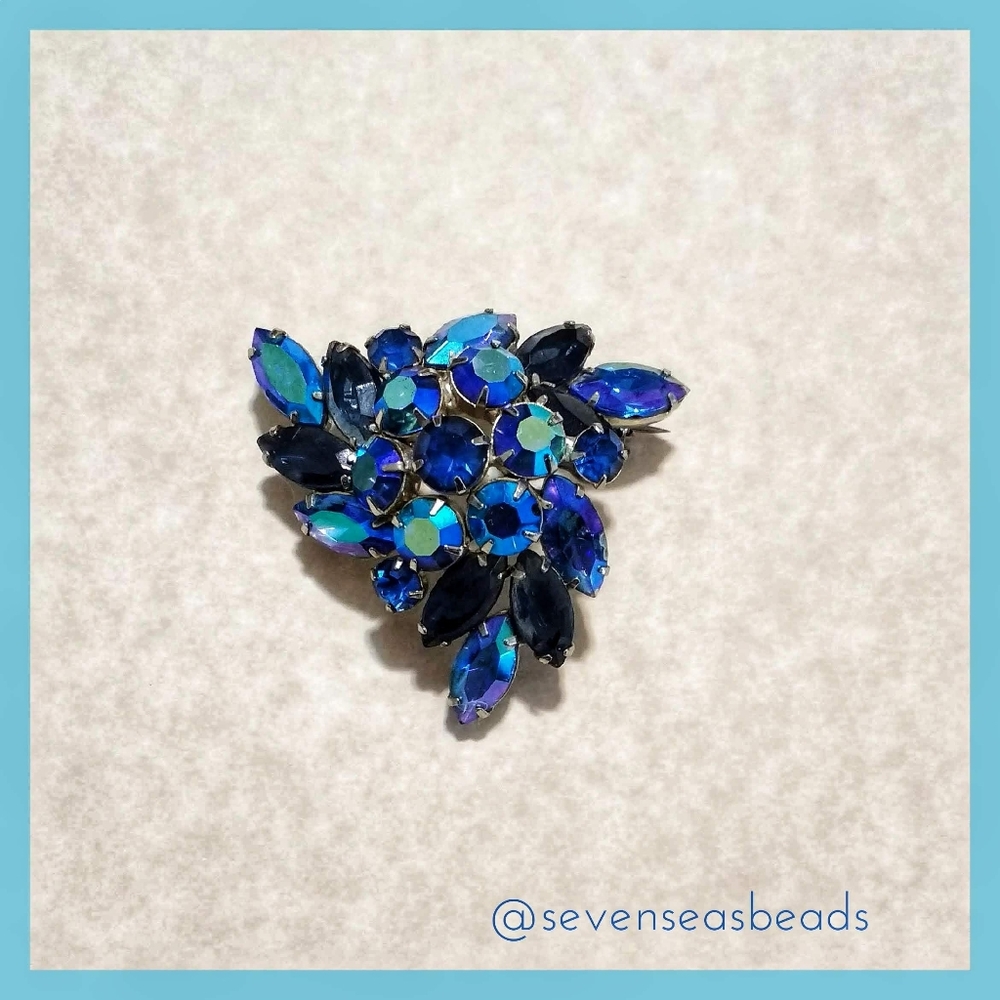 💘Vintage Blue Crystal Brooch